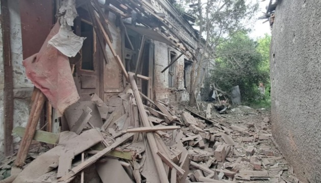 На Дніпропетровщині внаслідок обстрілів РФ пошкоджені житлові будинки та авто