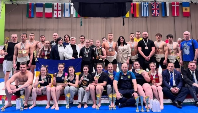 Українські сумоїсти виграли командну першість Євро U23 в Угорщині