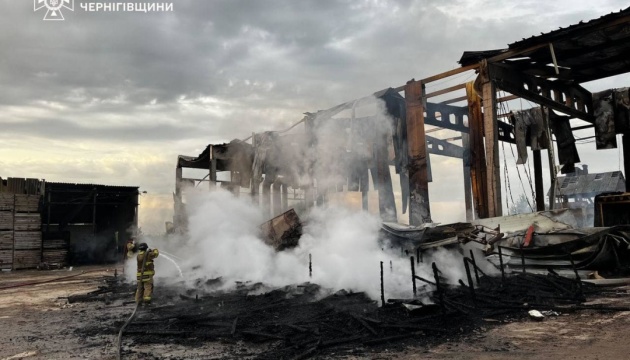 Внаслідок учорашньої атаки РФ по Чернігову пошкоджені школа, лікарня, підприємство та 70 будинків