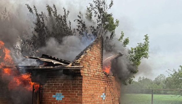 Russians shell village in Sumy region with cluster munitions, one killed and one wounded Russians shell village in Sumy region with cluster munitions, one killed and one wounded