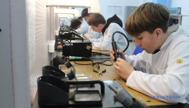 Гідні умови праці й зарплата, як у сусідів із ЄС: підготувати й утримати фахівців