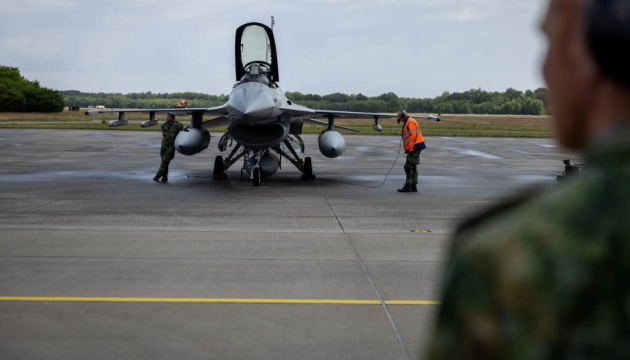 Letzte F-16-Kampfjets für die Ukraine verlassen Niederlande