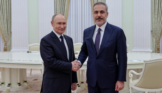 Міністр закордонних справ Туреччини зустрівся з Путіним у Москві