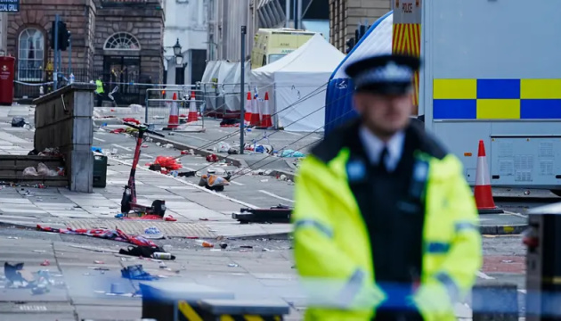 У Британії автомобіль протаранив натовп фанатів «Ліверпуля» - майже 50 постраждалих