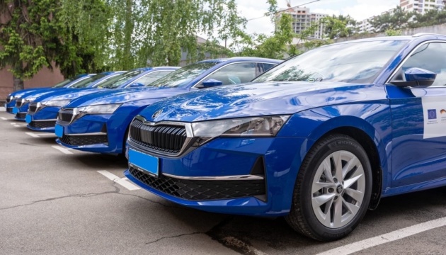 Німеччина разом з ЄС передала українській кіберполіції п'ять спецавтівок Німеччина разом з ЄС передала українській кіберполіції п'ять спецавтівок
