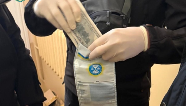 На Хмельниччині затримали заступника голови райради - за гроші пропонував фіктивну інвалідність