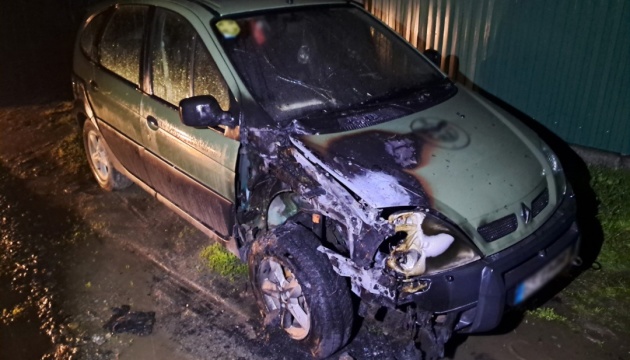 У Бердичеві вночі підпалили два автомобілі військових