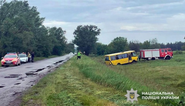 На Полтавщині шкільний автобус потрапив у ДТП, травмовані троє дітей