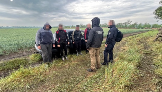 На Одещині затримали правоохоронця зі спільником, які заробляли на ухилянтах $80 тисяч щомісяця На Одещині затримали правоохоронця зі спільником, які заробляли на ухилянтах $80 тисяч щомісяця
