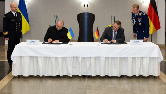 L'Ukraine et l'Allemagne signent un accord de financement des armes ukrainiennes à longue portée