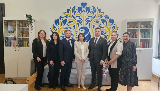 Посол у Чехії завітав до Українського центру у Брно та вшанував памʼять полеглих українців