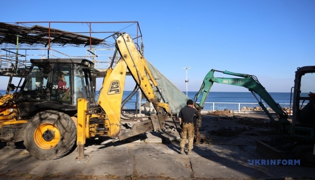 В Одесі на інклюзивному пляжі «Дельфін» заборонили будівельні роботи до кінця війни