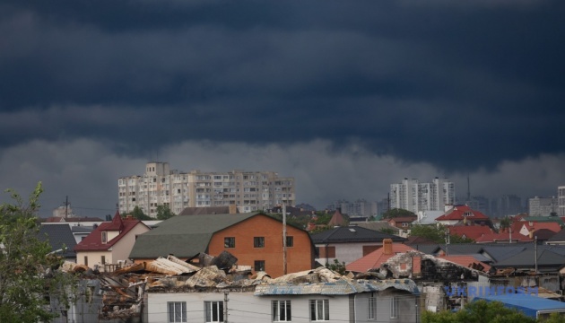 Сьогодні в Україні прогнозують спеку до +33°, подекуди - грози й шквали