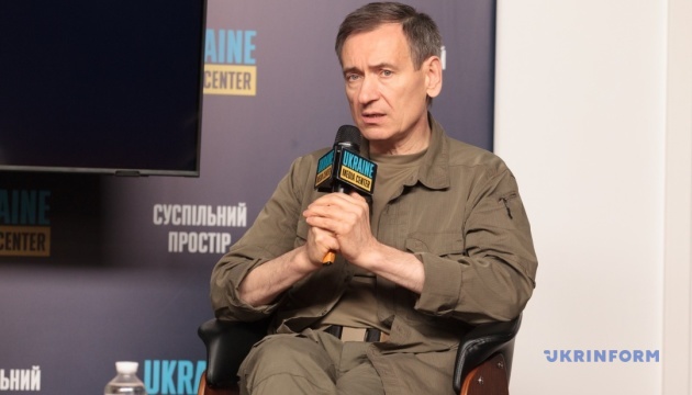 У Раді думають над тим, щоб дозволити виїзд за кордон юнакам до 24 років - Веніславський У Раді думають над тим, щоб дозволити виїзд за кордон юнакам до 24 років - Веніславський