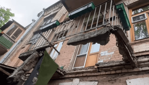 У Києві на громадянина США впав балкон