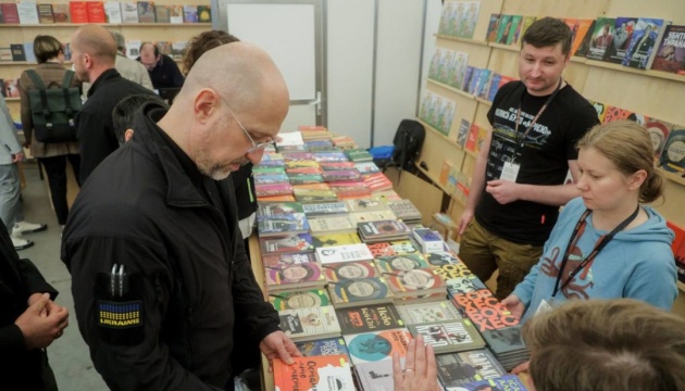 За програмою єКнига українці можуть отримати 908 грн на придбання книжок - Шмигаль