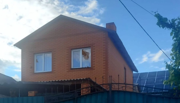 Російська армія атакувала Нікопольський район з артилерії і БпЛА, пошкоджені будинки