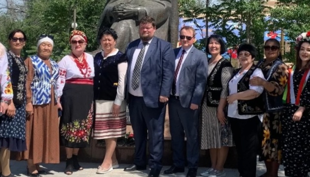 Українські дипломати зустрілися з громадою в Казахстані