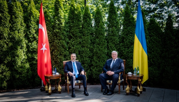 Ministro de Asuntos Exteriores turco en Kyiv: La guerra se acerca a un punto de inflexión