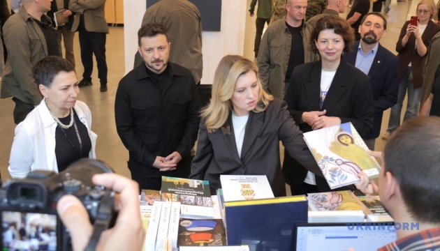 Зеленський на «Книжковому арсеналі» придбав книгу «Убити тирана»