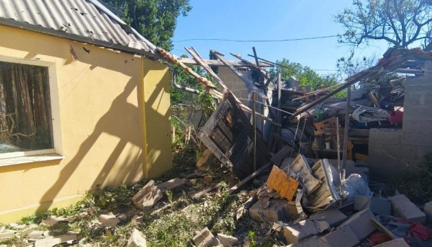 Ворог атакував Дніпропетровщину дронами та артилерією, пошкоджені будинки і пожежна частина Ворог атакував Дніпропетровщину дронами та артилерією, пошкоджені будинки і пожежна частина