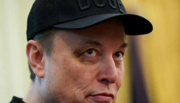 Син Маска залишив батькові синець під оком