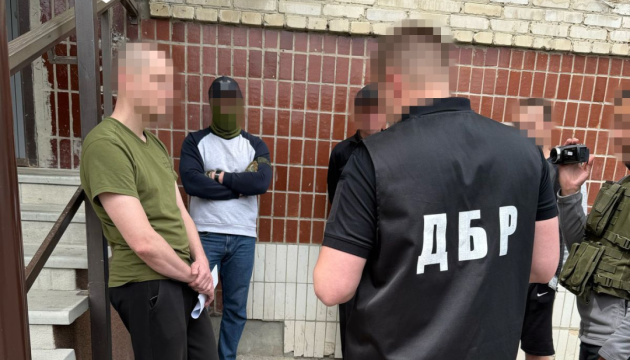 На Сумщині затримали прикордонника, який вимагав хабар у підлеглого за переведення до іншого підрозділу