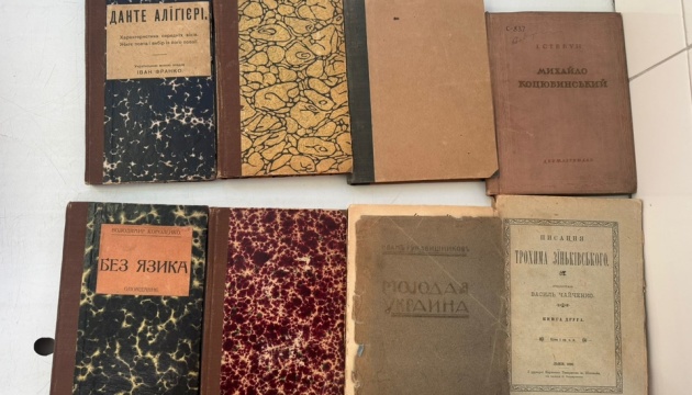 На Буковині прикордонники завадили спробі вивезти до Румунії 16 стародруків