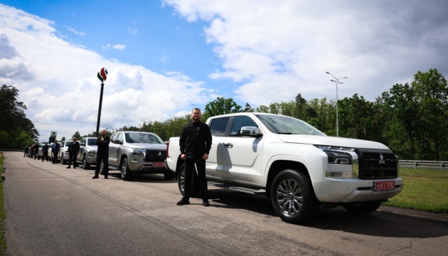 Громади Київщини передали бригаді імені Чорних Запорожців тисячу FPV-дронів і десять пікапів Громади Київщини передали бригаді імені Чорних Запорожців тисячу FPV-дронів і десять пікапів