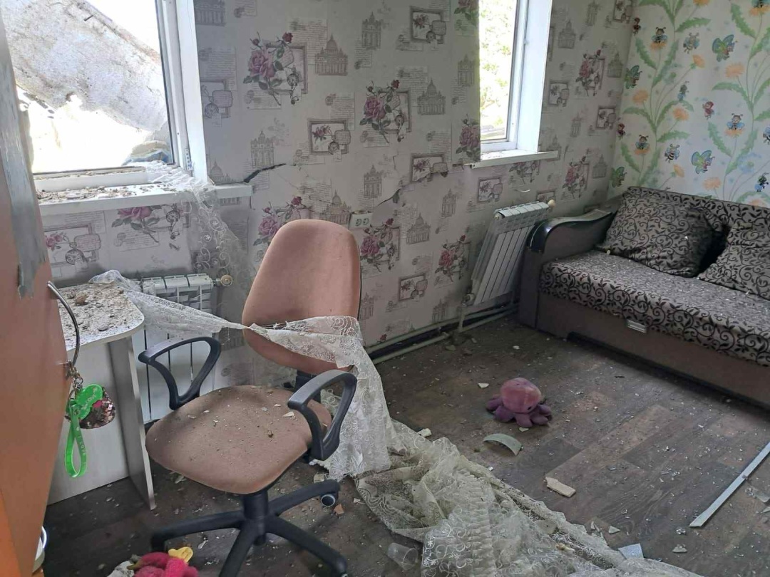 Приватний будинок після чергового удару Приватний будинок після чергового удару