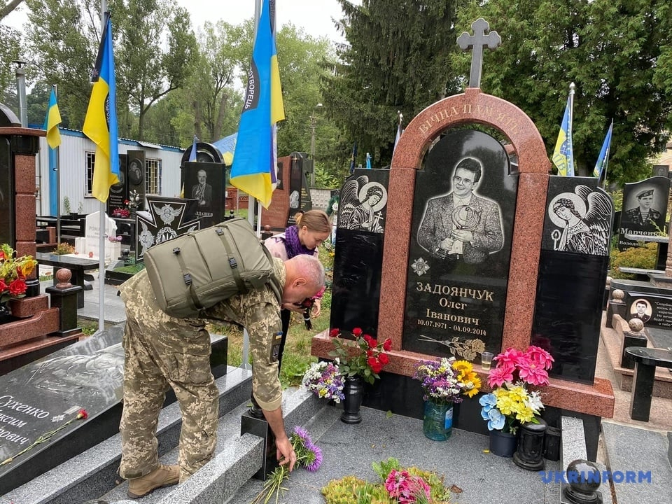 На могилі журналіста і солдата На могилі журналіста і солдата