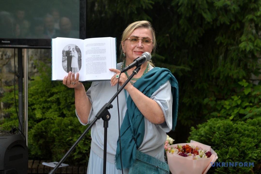 Лариса Івшина Лариса Івшина