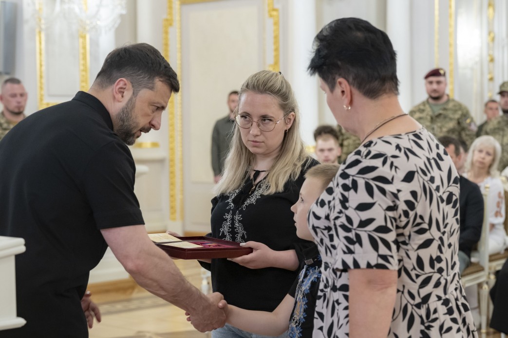 Президент нагородив військових і передав ордени сім'ям загиблих Героїв України