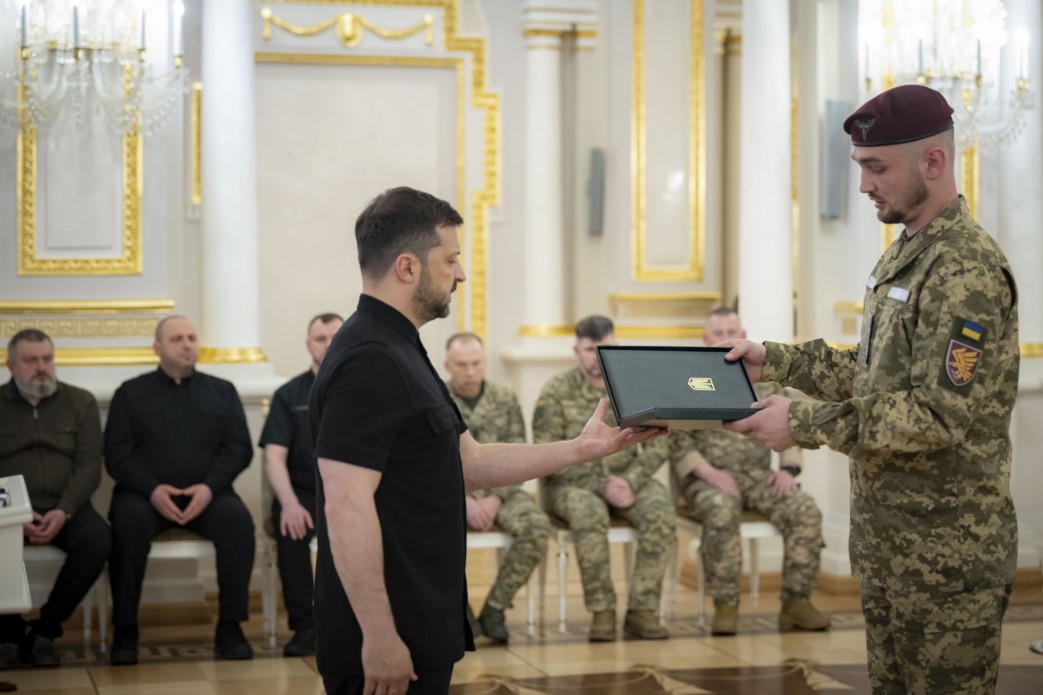 Президент нагородив військових і передав ордени сім'ям загиблих Героїв України