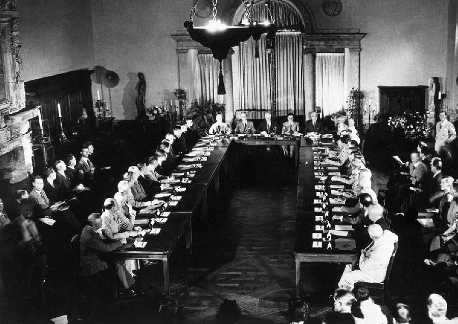 1944 р. Конференція в Думбартон-Оуксі 1944 р. Конференція в Думбартон-Оуксі
