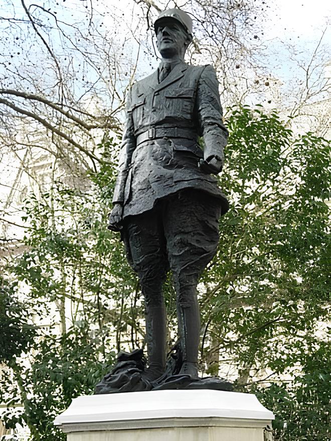Пам’ятник Шарлю де Голлю в Лондоні. Фото: Вікіпедія. Пам’ятник Шарлю де Голлю в Лондоні. Фото: Вікіпедія.