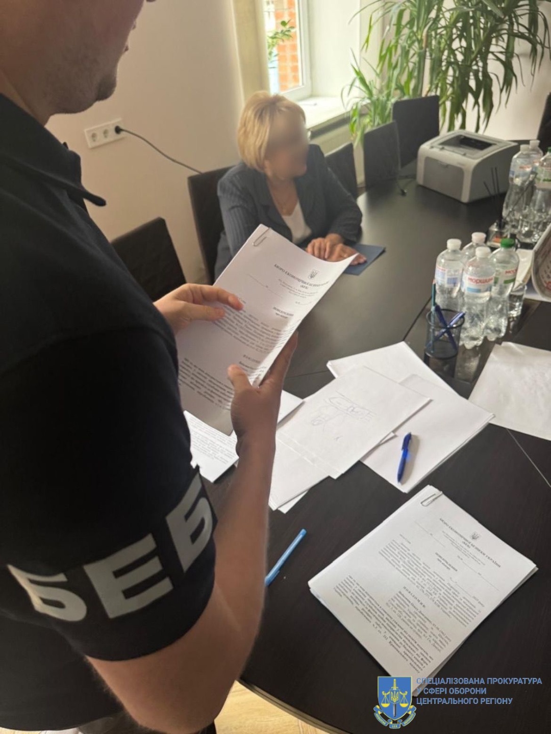 Безпідставно застосувала нульову ставку ПДВ: головбух оборонного товариства отримала підозру