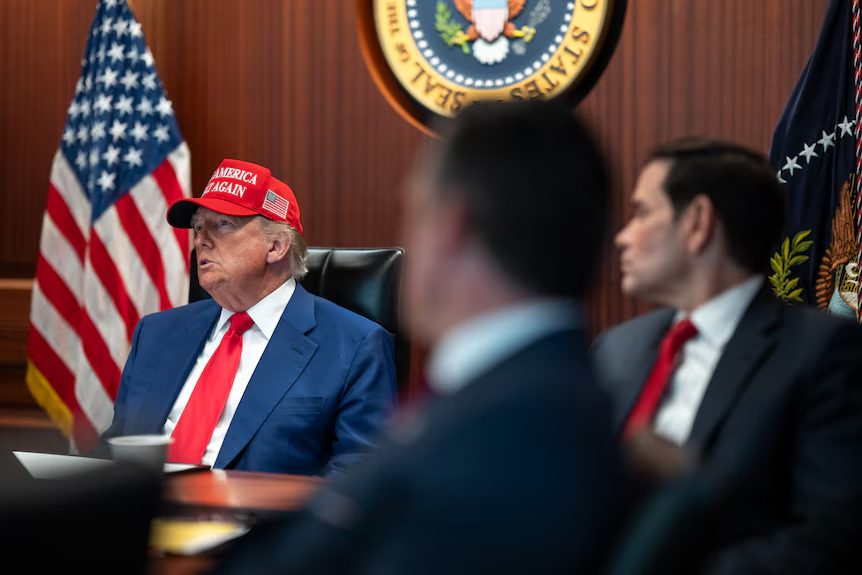 Президент США Дональд Трамп разом з державним секретарем Марко Рубіо // Фото: Біли Президент США Дональд Трамп разом з державним секретарем Марко Рубіо // Фото: Біли