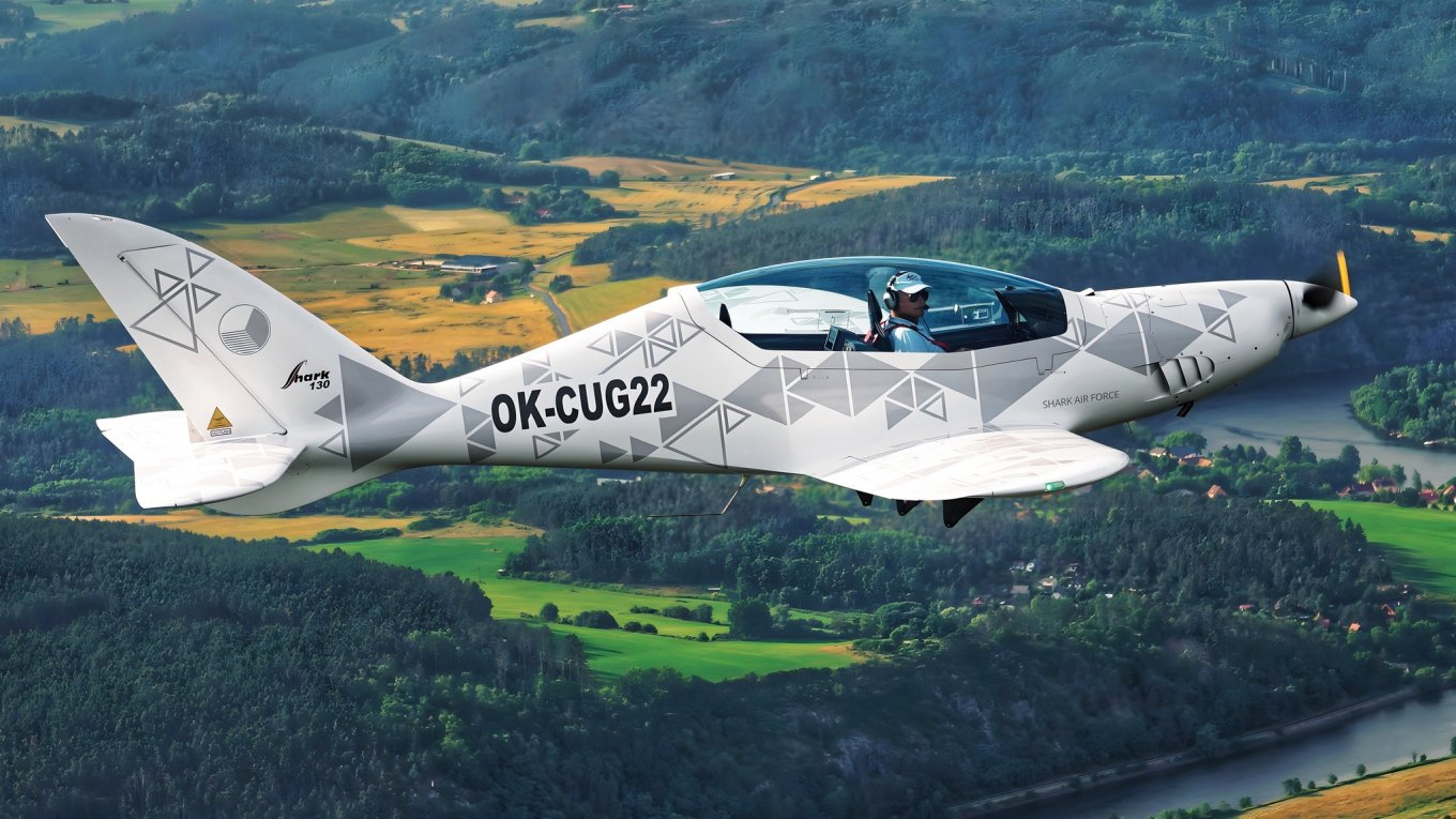 Легкомоторний літак Shark (фото літака - Shark.Aero) Легкомоторний літак Shark (фото літака - Shark.Aero)