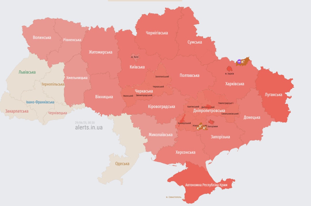 Актуальна мапа повітряних тривог станом на 00:30 / Джерело: https://alerts.in.ua/