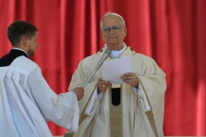 Pope recalls Ukraine during Sunday service