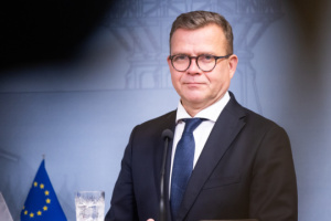 Finnish PM: West must increase pressure on Russia to end war in Ukraine
