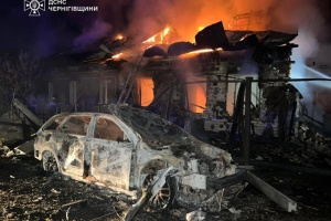 Attaques nocturnes russes : neuf civils blessés et des infrastructures civiles endommagées dans plusieurs régions d’Ukraine