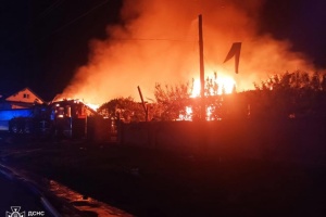 Russian air strike hits Kherson, one wounded