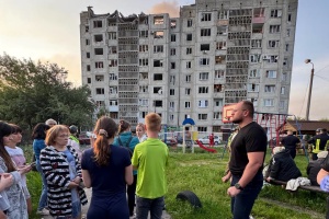 Russians hit residential building in Lutsk, injuring five people