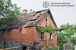 Russians launch 689 strikes on Zaporizhzhia region over past day, killing one person