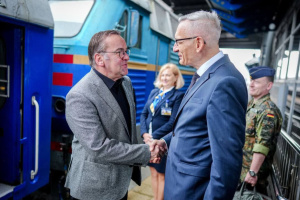 German defense minister arrives in Kyiv