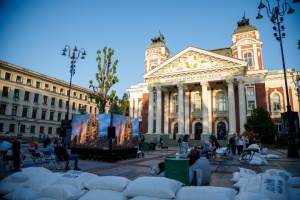 У Софії відкрили цифрову фотовиставку «Україна: любов + війна»
