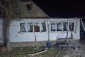 На Київщині внаслідок атаки російських дронів поранений чоловік, пошкоджені чотири будинки