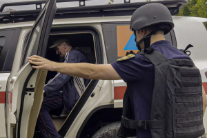 Поліція евакуювала чотирьох жителів Берислава попри пошкодження авто на міні